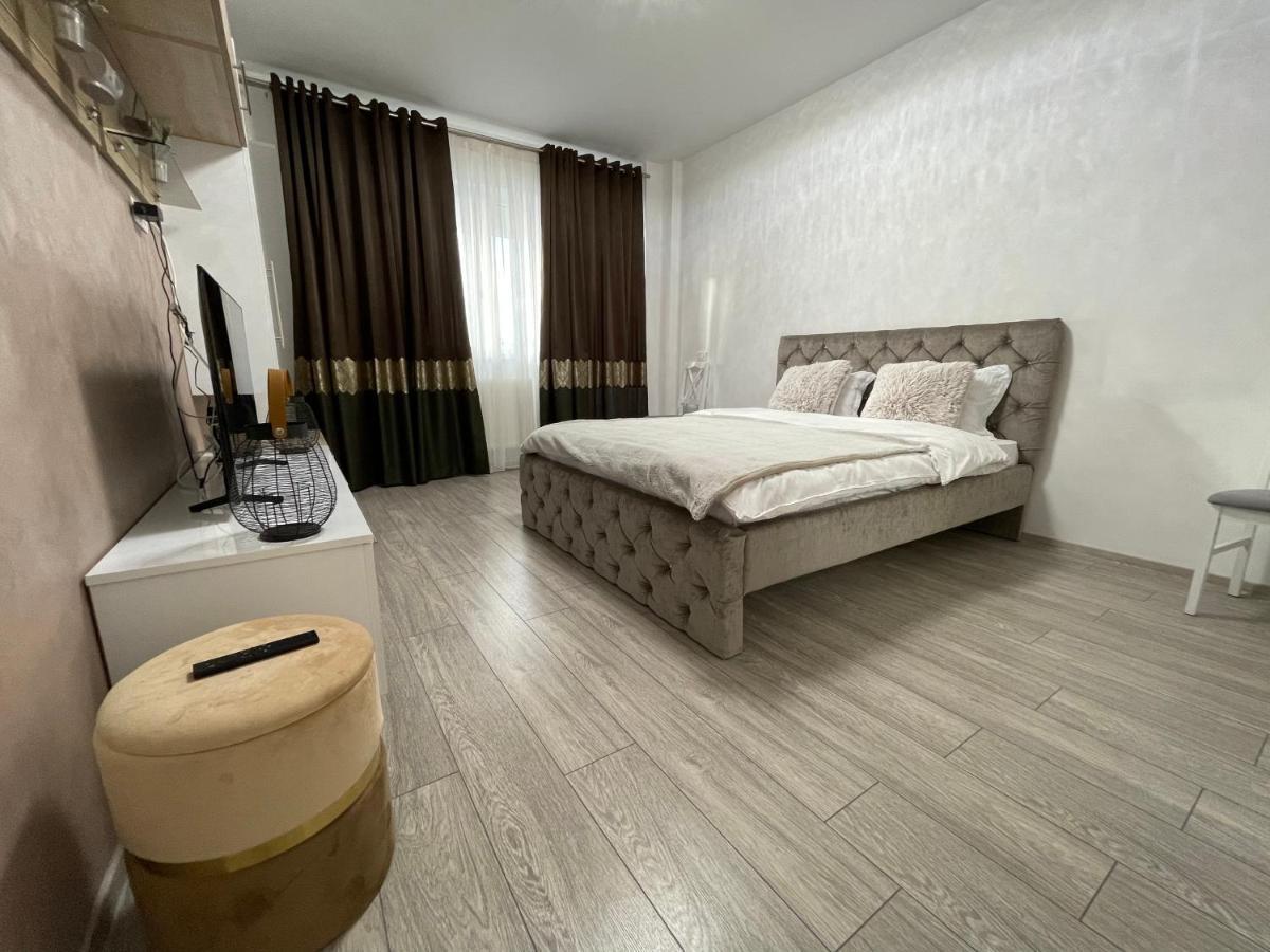 יאשי Q Luxury Palas Mall מראה חיצוני תמונה